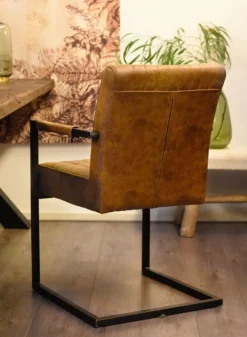 HUUS Eetkamerstoelen*Eetkamerstoel België met arml. – €179,- p.s (per 2 stuks)