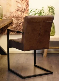 HUUS Eetkamerstoelen*Eetkamerstoel België met arml. – €179,- p.s (per 2 stuks)